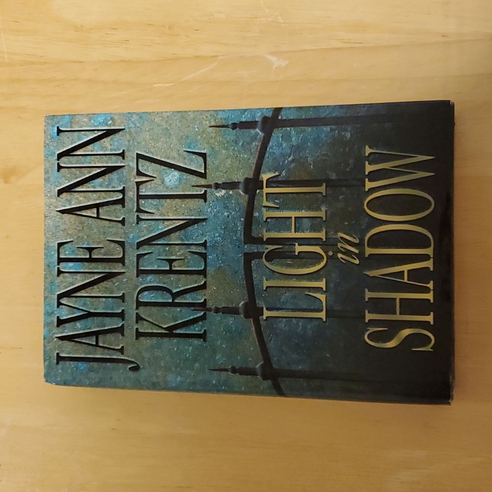 Light in Shadow by Jayne Ann Krentz